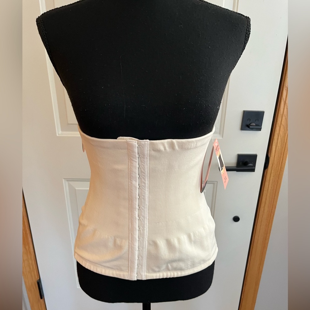 New Women’s Shapermint Essentials cream  firm smooth waist trainer. Size 2XL